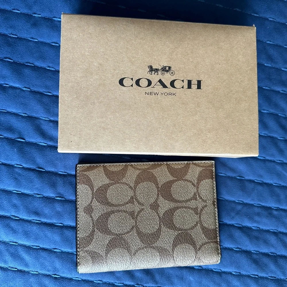 Coach passport case - Picture 2 of 4